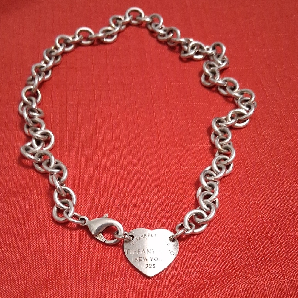 TIFFANY & CO. HEART TOGGLE NECKLACE - Picture 2 of 13